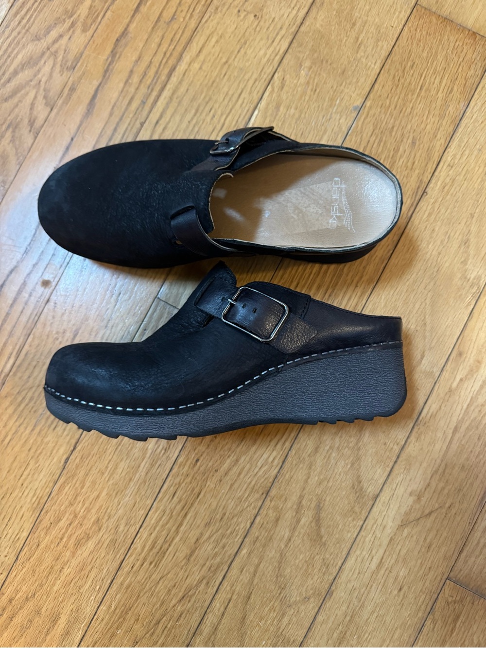 Dansko Womens Caia Nubuck Clogs Black Leather Buckle Wedge Sz 38 Comfort Slip On